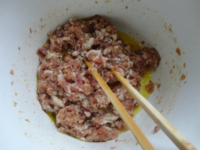 白菜韭菜肉包子步骤2