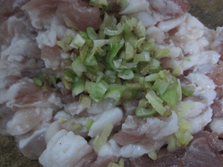 发面小肉包子步骤5