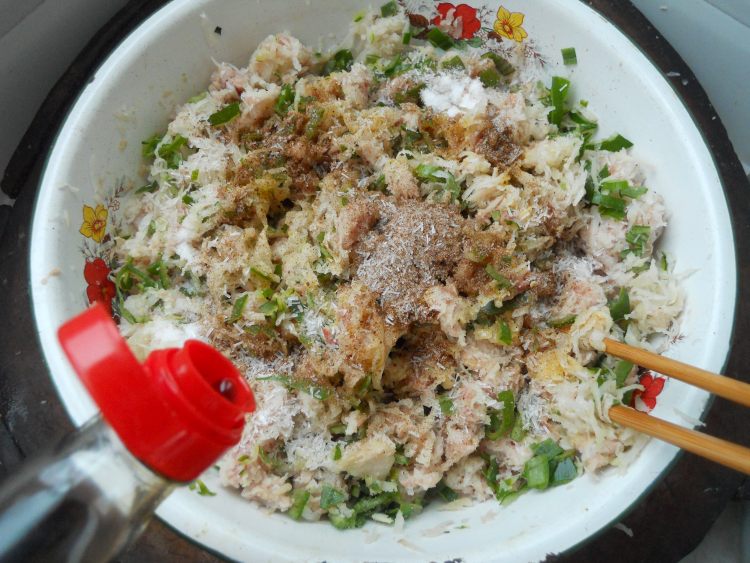 萝卜猪肉包步骤7