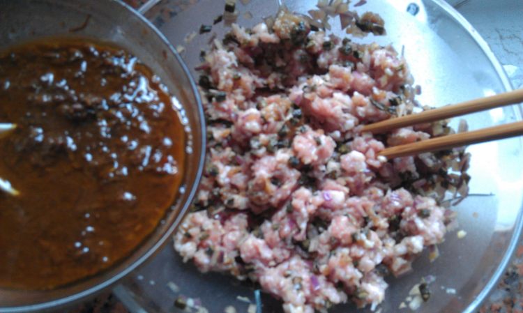 卤肉豇豆干包子步骤6