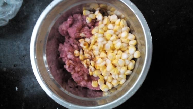 鲜肉玉米包步骤6