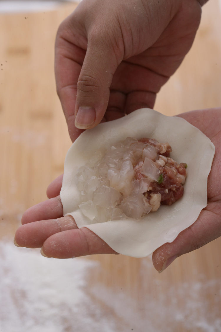 舌尖2美食 鲜虾灌汤包步骤9