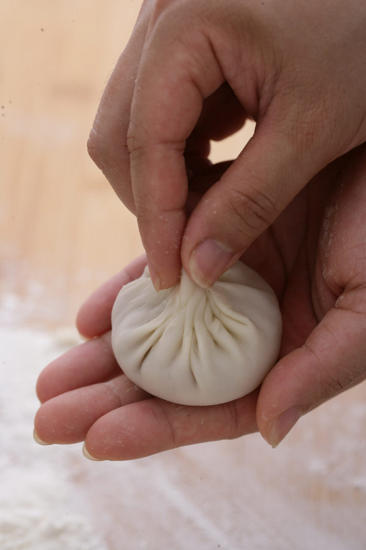 舌尖2美食 鲜虾灌汤包步骤10