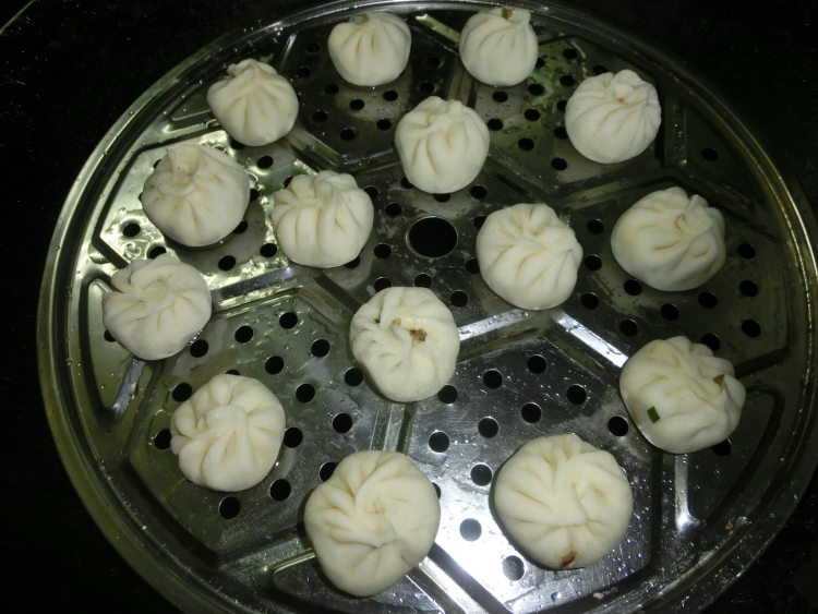 韭菜香菇猪肉陷包子步骤9