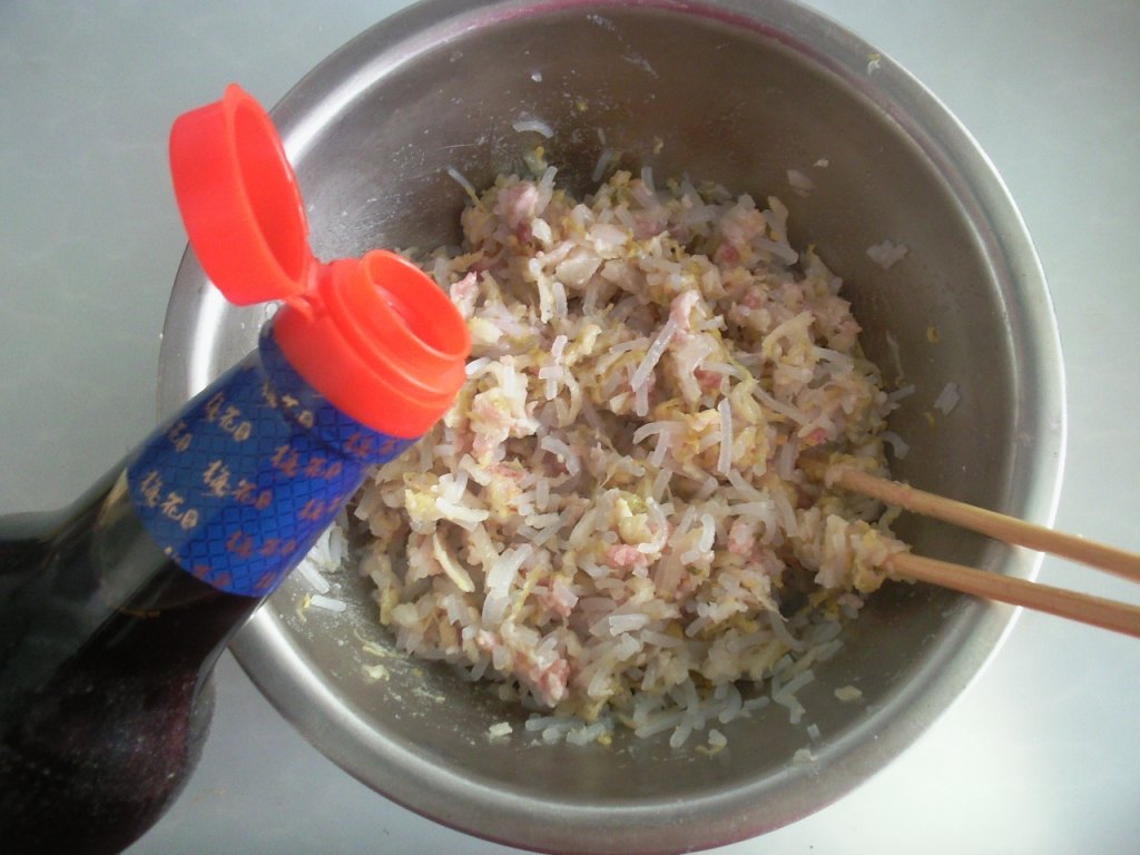 酸菜粉条猪肉包子步骤9