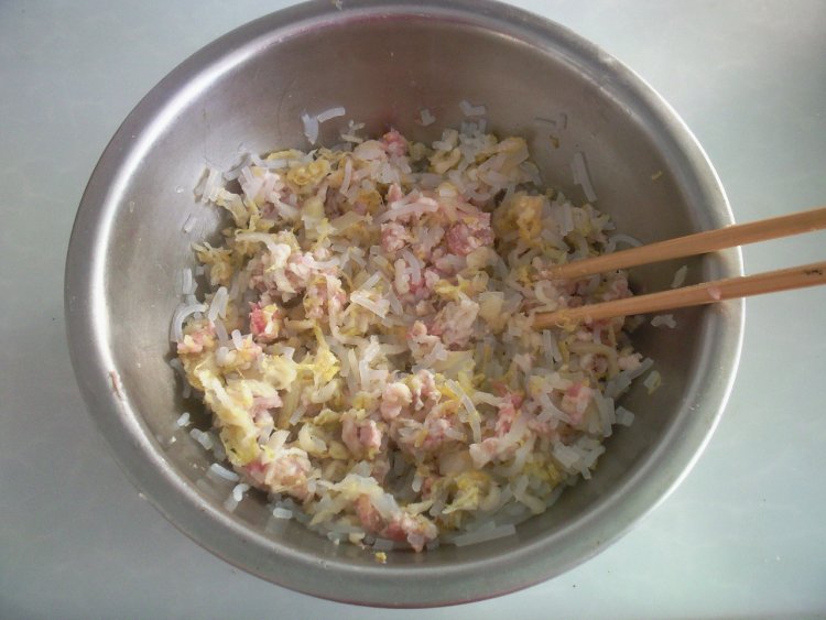酸菜粉条猪肉包子步骤7
