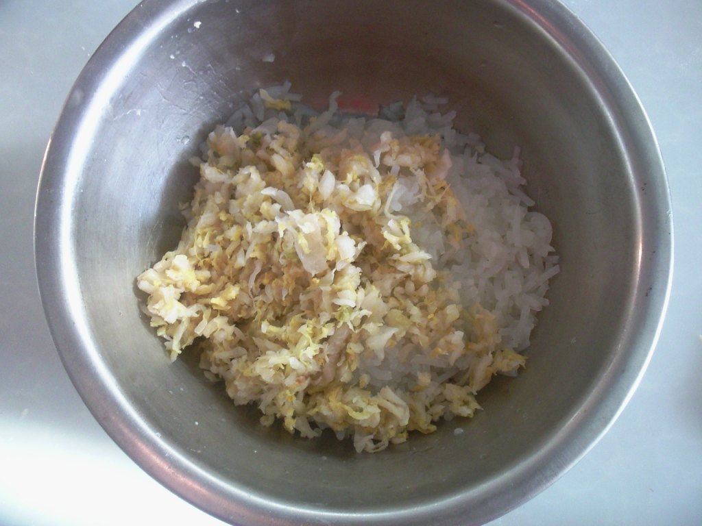 酸菜粉条猪肉包子步骤6