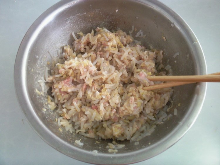 酸菜粉条猪肉包子步骤13