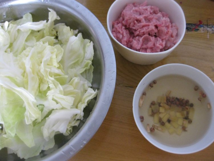 包菜鲜肉包步骤1
