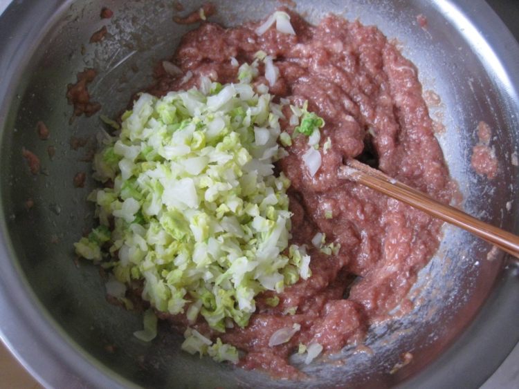 包菜鲜肉包步骤7
