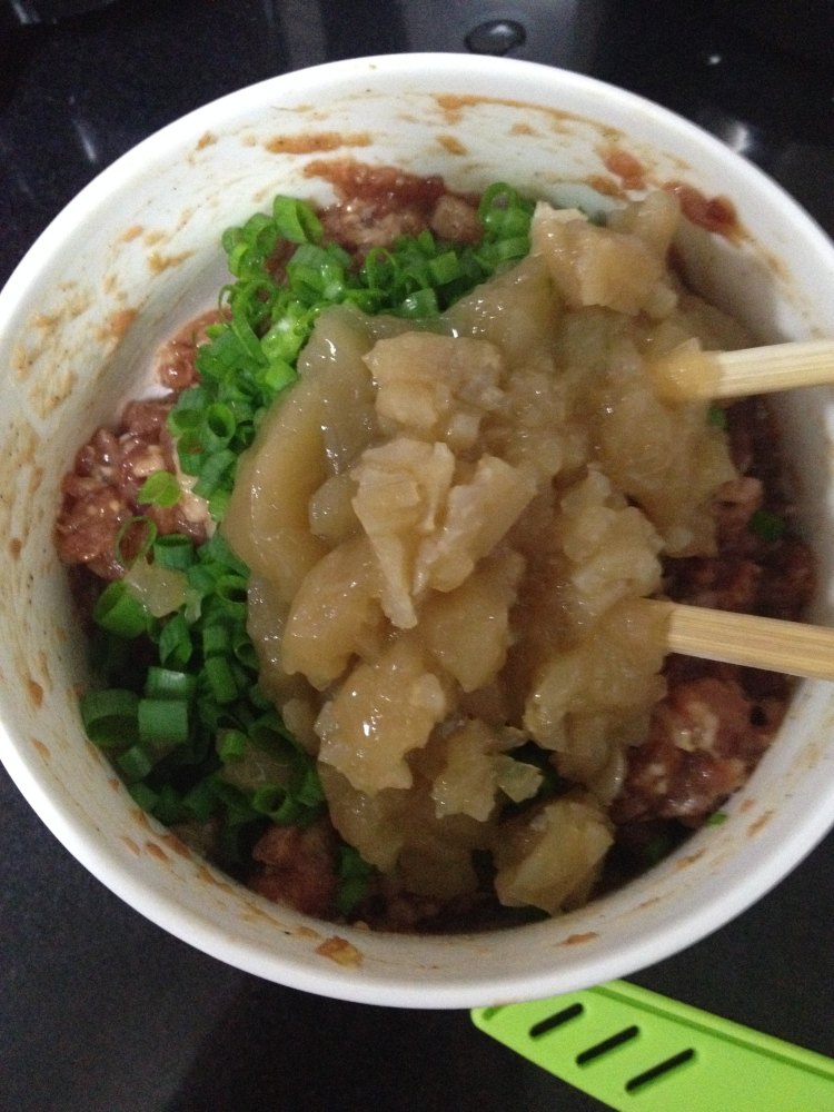 烫面猪肉小笼包步骤8