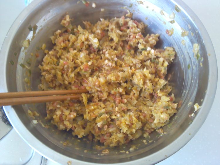 酸菜肉馅包子步骤1