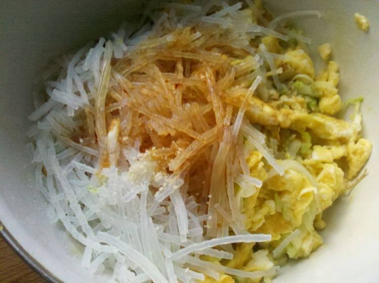 鸡蛋粉丝包步骤5