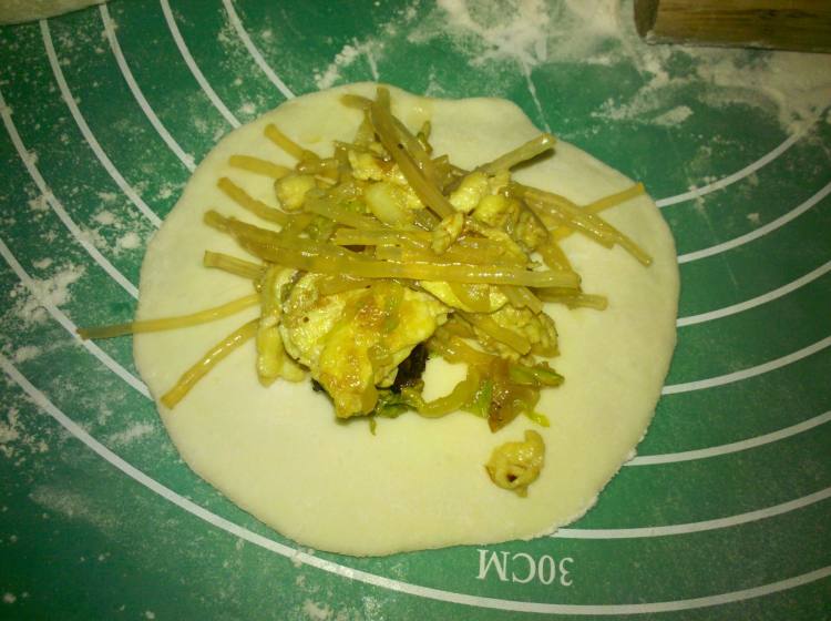 鸡蛋粉丝包步骤9