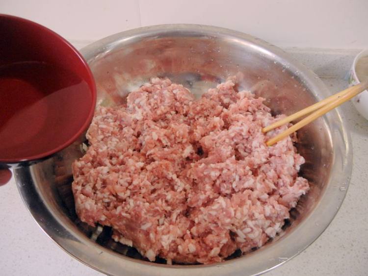 猪肉大葱包子步骤8