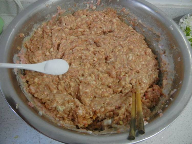 猪肉大葱包子步骤14
