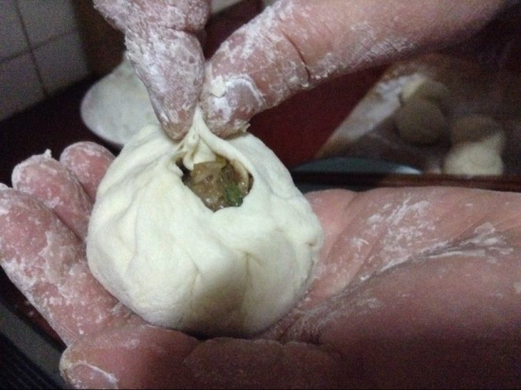 蒸羊肉大葱包子步骤8