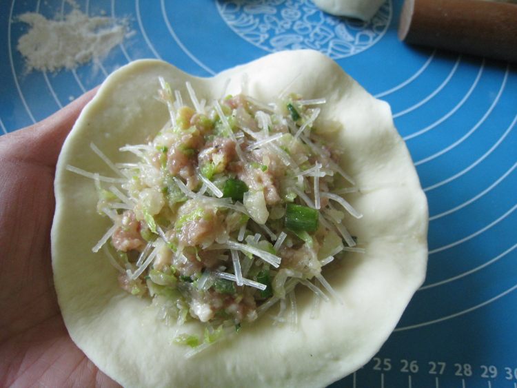 白菜粉丝肉包步骤11