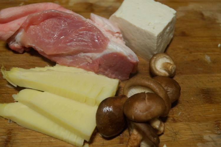 香菇冬笋鲜肉包步骤3