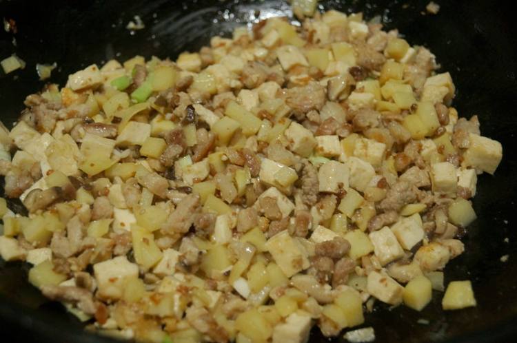 香菇冬笋鲜肉包步骤8