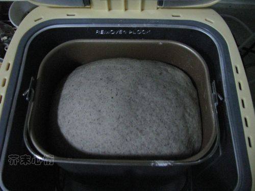 黑芝麻韭菜鸡蛋包步骤3