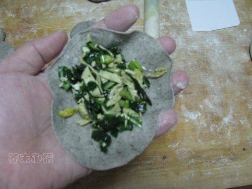 黑芝麻韭菜鸡蛋包步骤7