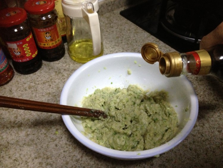 白菜藕丁猪肉包步骤12