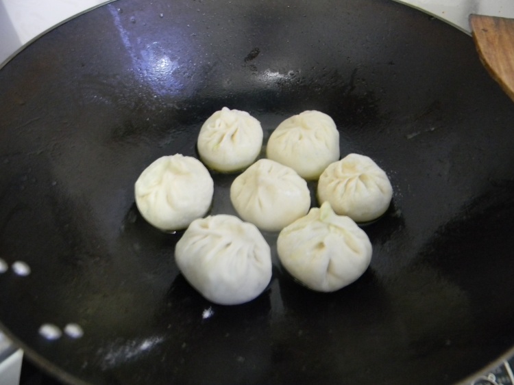 青椒鸡蛋发面水煎包步骤12