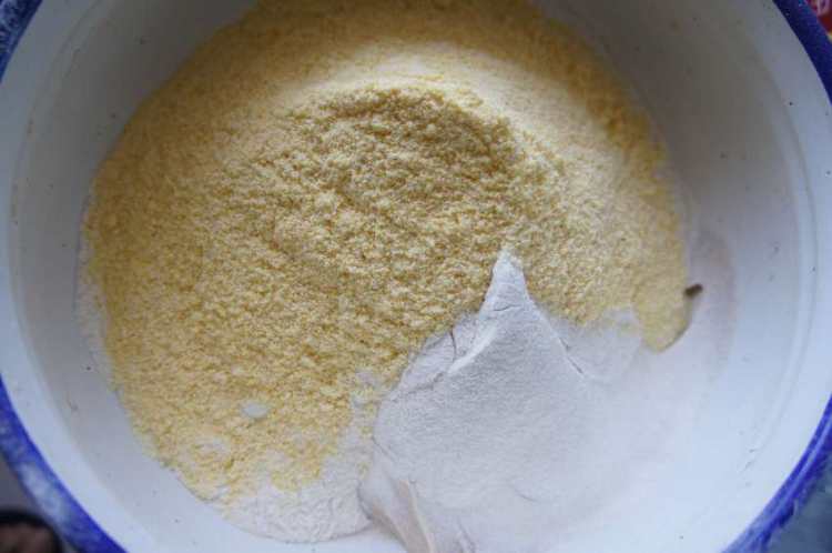 全麦玉米白菜包子步骤1