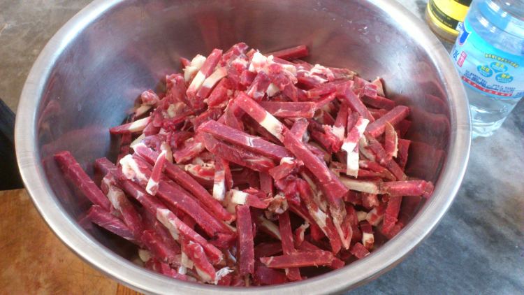 胶东芹菜牛肉大包步骤1