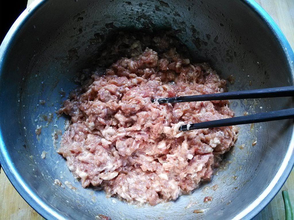 韭菜肉馅大包子步骤3