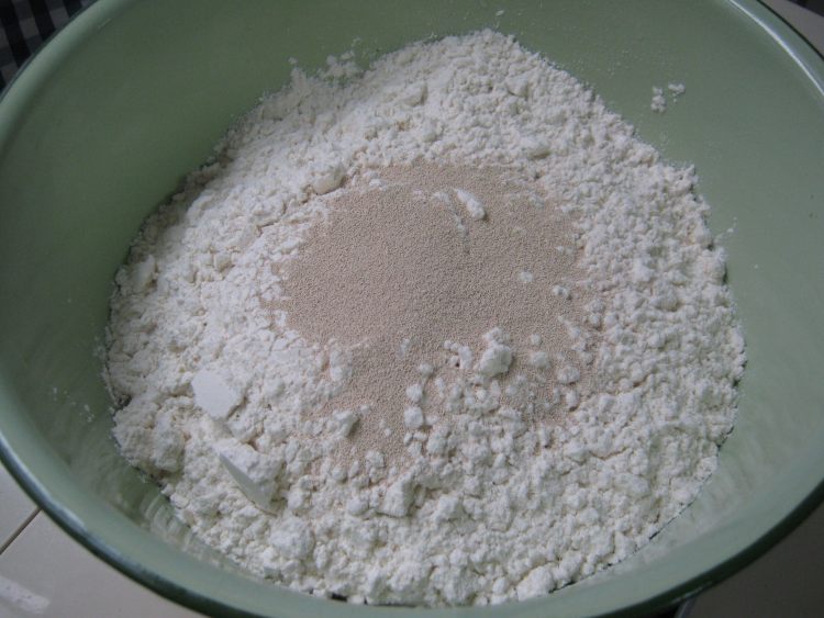 白菜木耳粉条馅包子步骤1