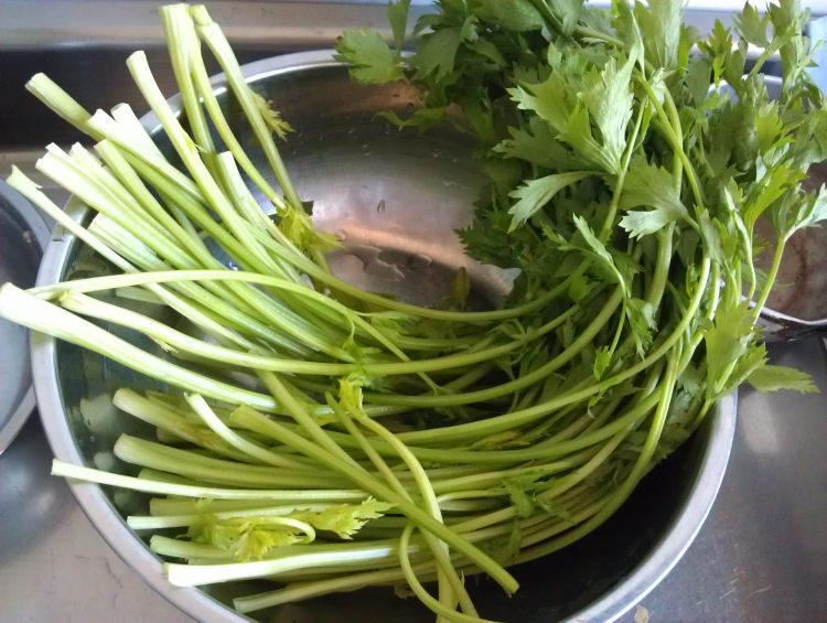 香芹肉包步骤2