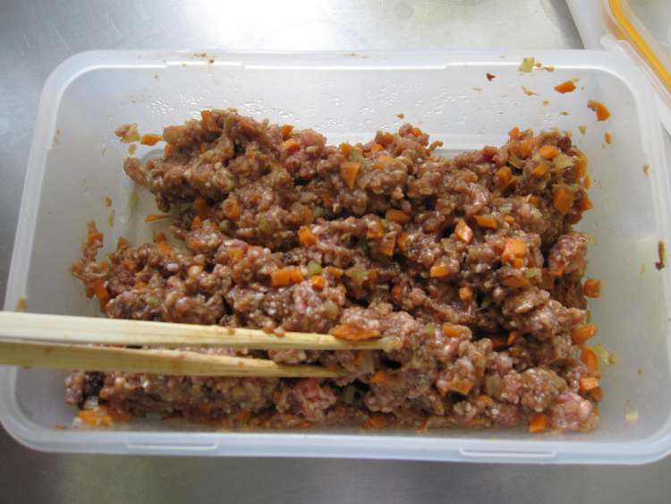 芹香胡萝卜肉包步骤8