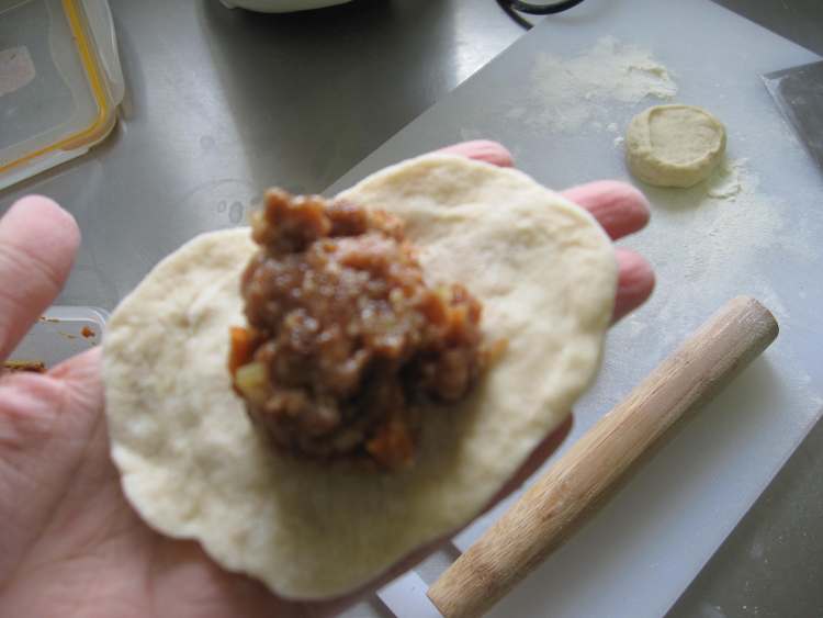 芹香胡萝卜肉包步骤12