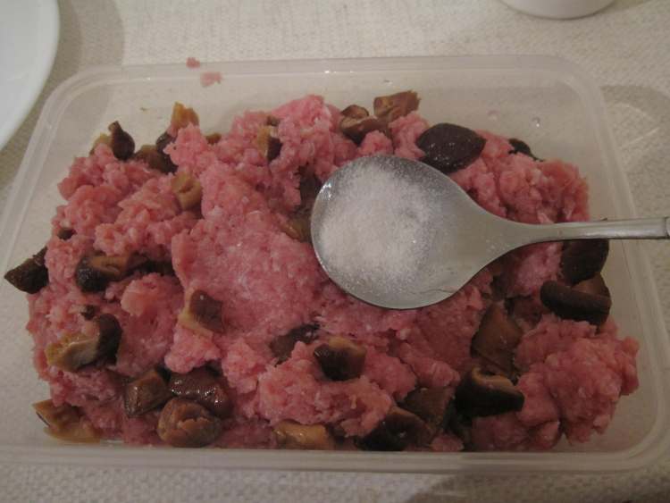 香菇萝卜肉包步骤3