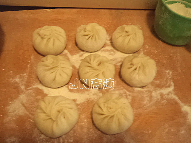 洋葱鲜肉包步骤13