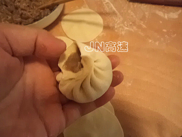 洋葱鲜肉包步骤12