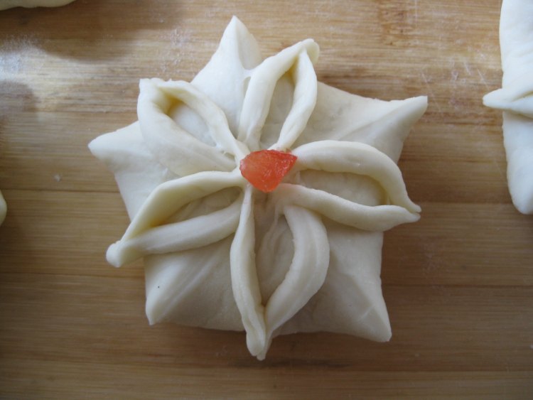 花朵果仁糖包步骤12