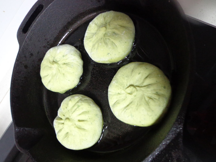 生煎菜汁大肉包步骤10