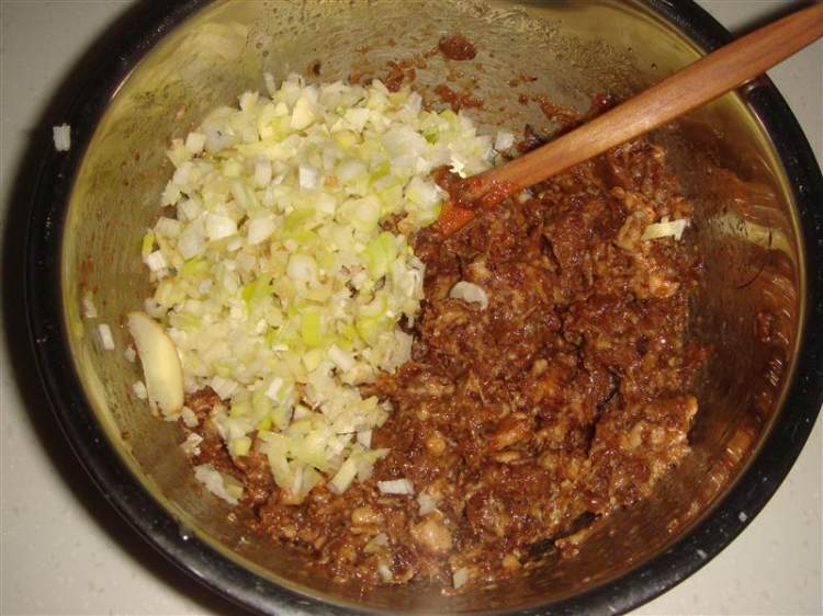 梅干菜酱肉包步骤8