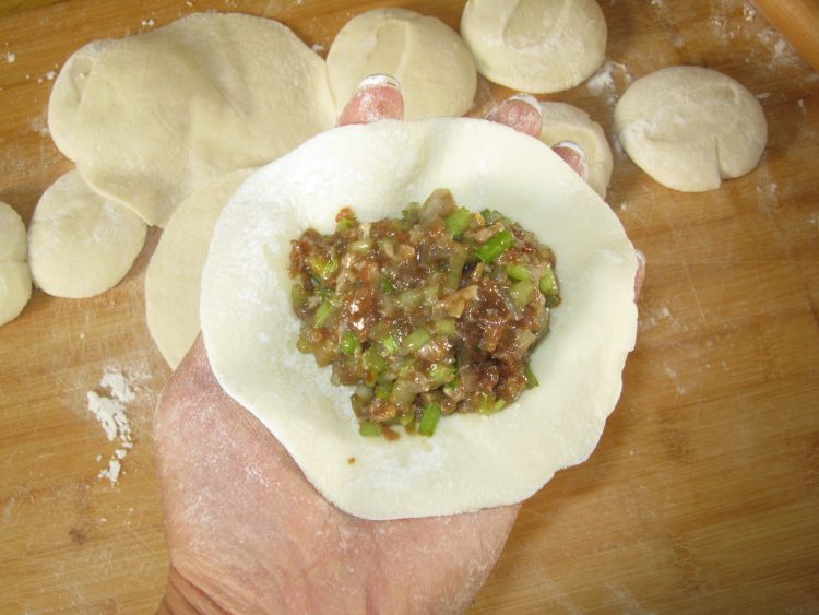 芹菜大肉包步骤6