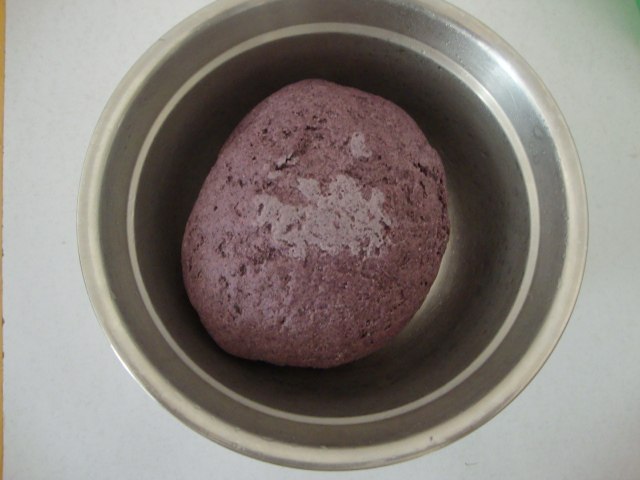 黑米粉红豆沙包步骤1