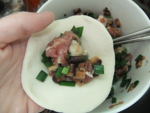 香菇韭菜猪肉包步骤10