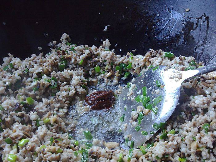 香菇肉末包子步骤9