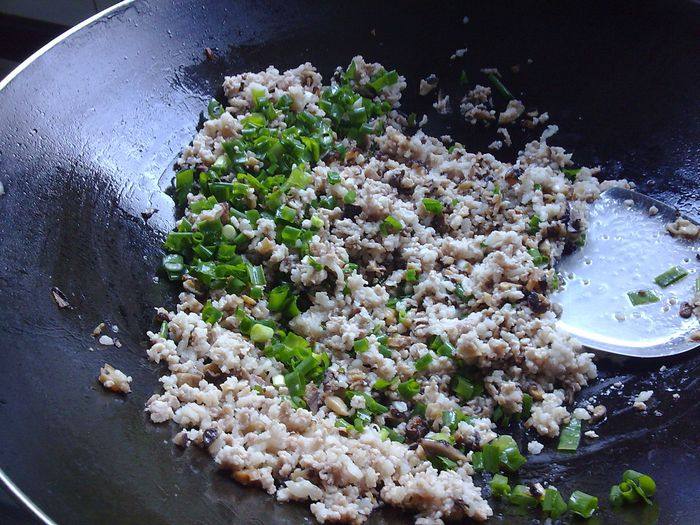 香菇肉末包子步骤8
