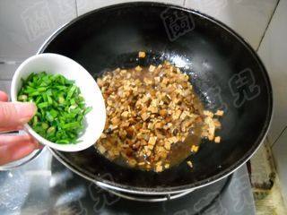 韭菜烤肉水煎包步骤10