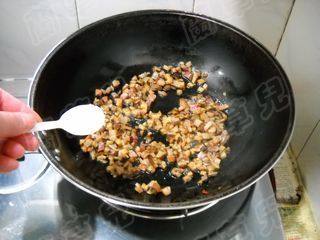 韭菜烤肉水煎包步骤8