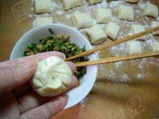 韭菜烤肉水煎包步骤14