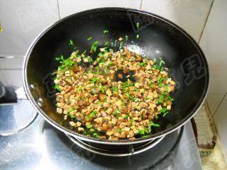 韭菜烤肉水煎包步骤11